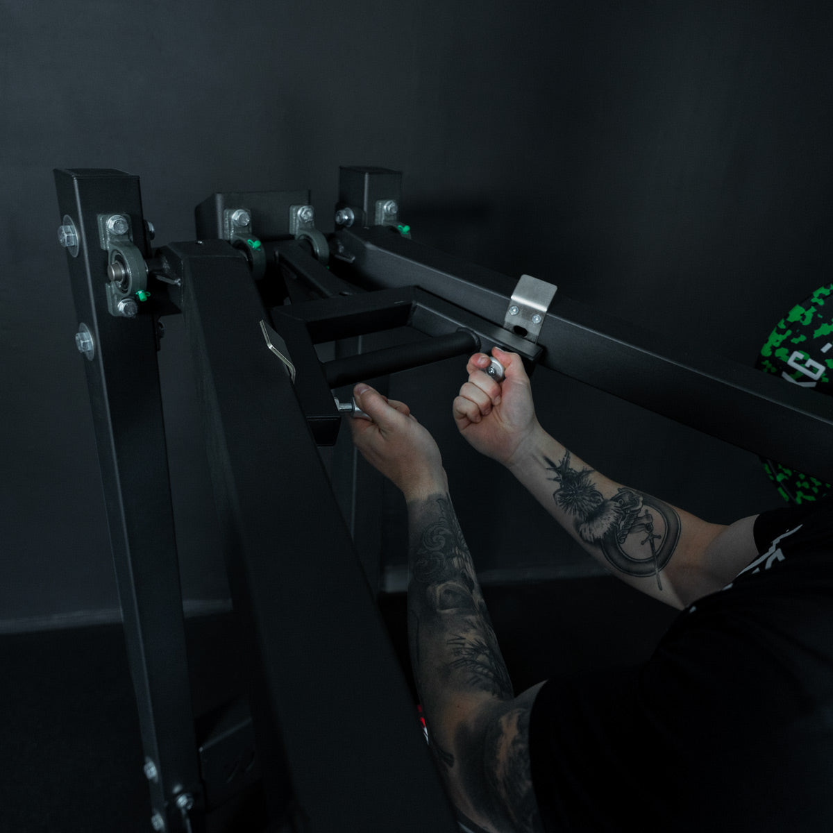 Viking Press - Strongman Shoulder Press Machine